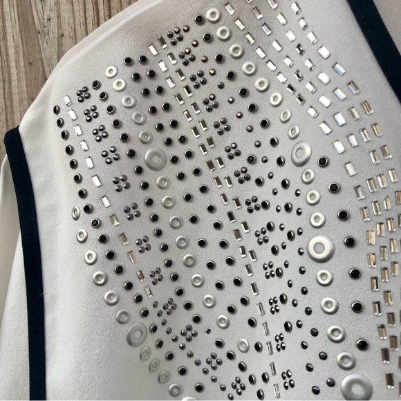 Studded shirt by Catrinet Made in Korea - Picture 9 of 10